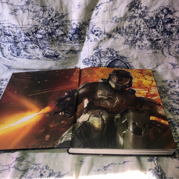 Halo Encyclopedia: The Definitive Guide to the Halo Universe by DK Publishing. - Picture 6 of 7